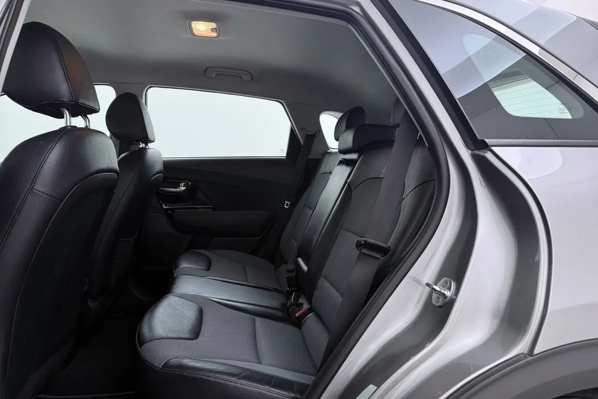 Edition 64 kWh | SOH 95.6% | 105.000 KM! | 3-Fase | CarPlay | Stoelverwarming | Keyless | LED | Adap. Cruise | Camera |