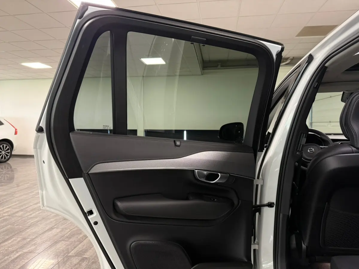 T8 AWD Recharge Plus Dark | 360 Camera | Harman Kardon | 455pk | Crystal White | Adaptieve Cruise Control | Stoelverwarming voor+achter | Stuurwielverwarming | Schuifdak | Full LED Meesturen