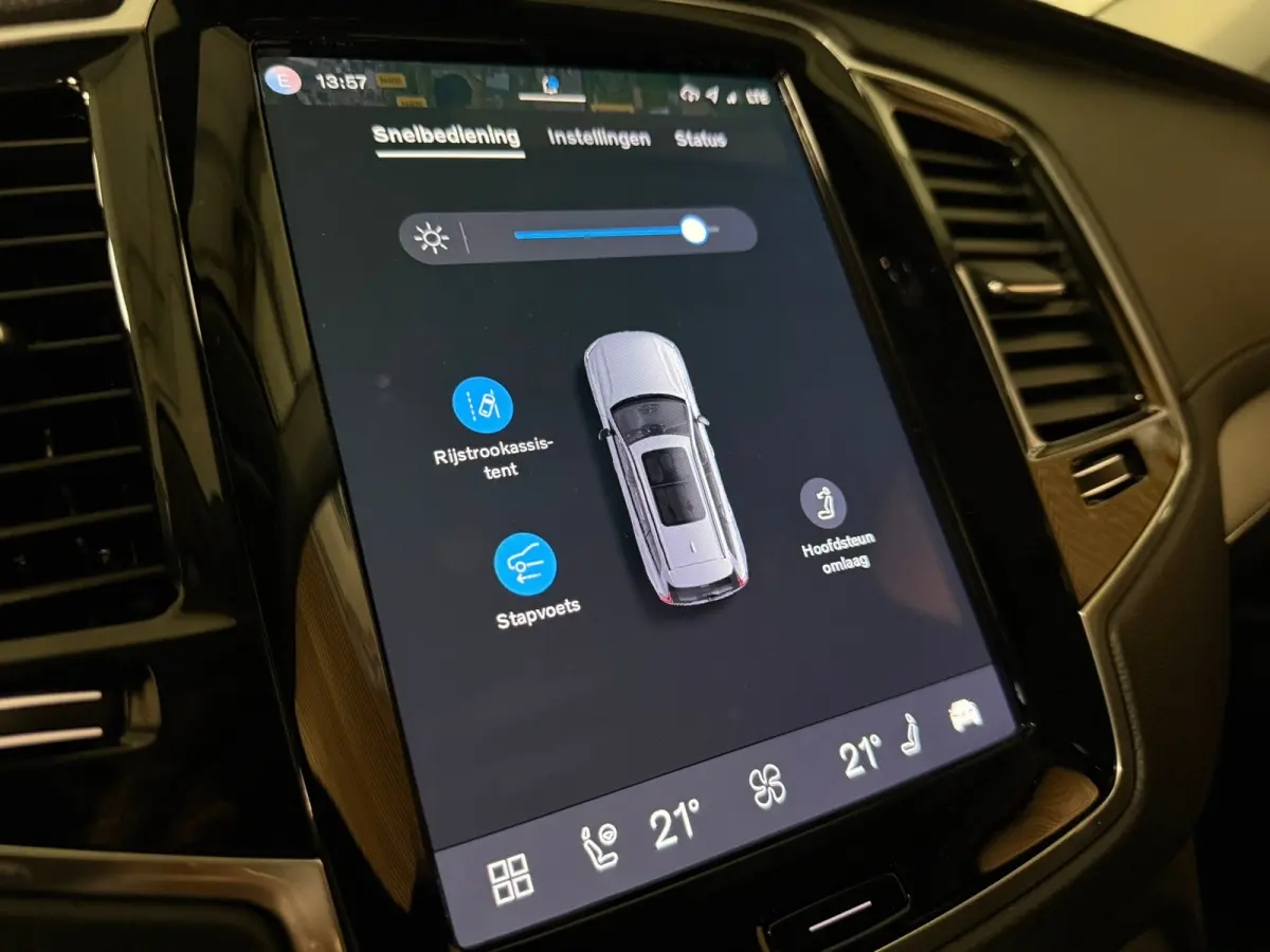 T8 AWD Recharge Plus Dark | 360 Camera | Harman Kardon | 455pk | Crystal White | Adaptieve Cruise Control | Stoelverwarming voor+achter | Stuurwielverwarming | Schuifdak | Full LED Meesturen