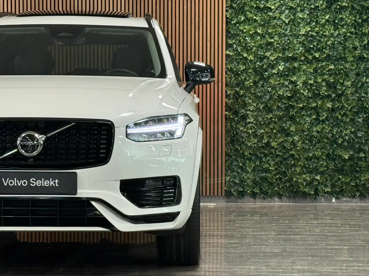 T8 AWD Recharge Plus Dark | 360 Camera | Harman Kardon | 455pk | Crystal White | Adaptieve Cruise Control | Stoelverwarming voor+achter | Stuurwielverwarming | Schuifdak | Full LED Meesturen