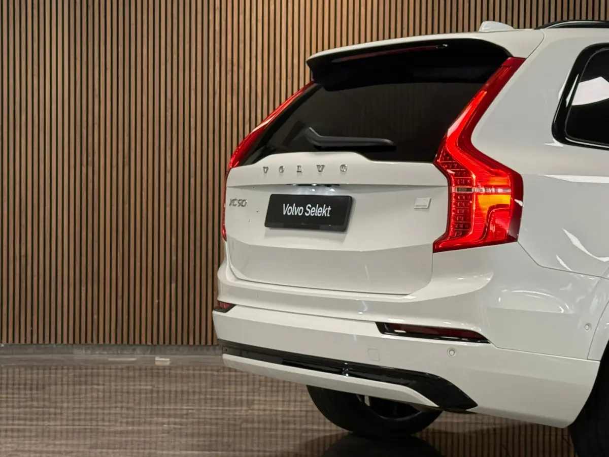T8 AWD Recharge Plus Dark | 360 Camera | Harman Kardon | 455pk | Crystal White | Adaptieve Cruise Control | Stoelverwarming voor+achter | Stuurwielverwarming | Schuifdak | Full LED Meesturen