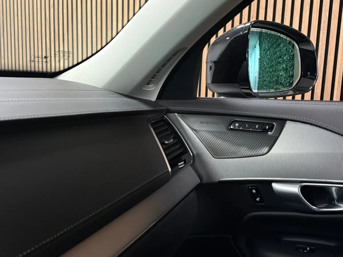 T8 AWD Recharge Plus Dark | 360 Camera | Harman Kardon | 455pk | Crystal White | Adaptieve Cruise Control | Stoelverwarming voor+achter | Stuurwielverwarming | Schuifdak | Full LED Meesturen