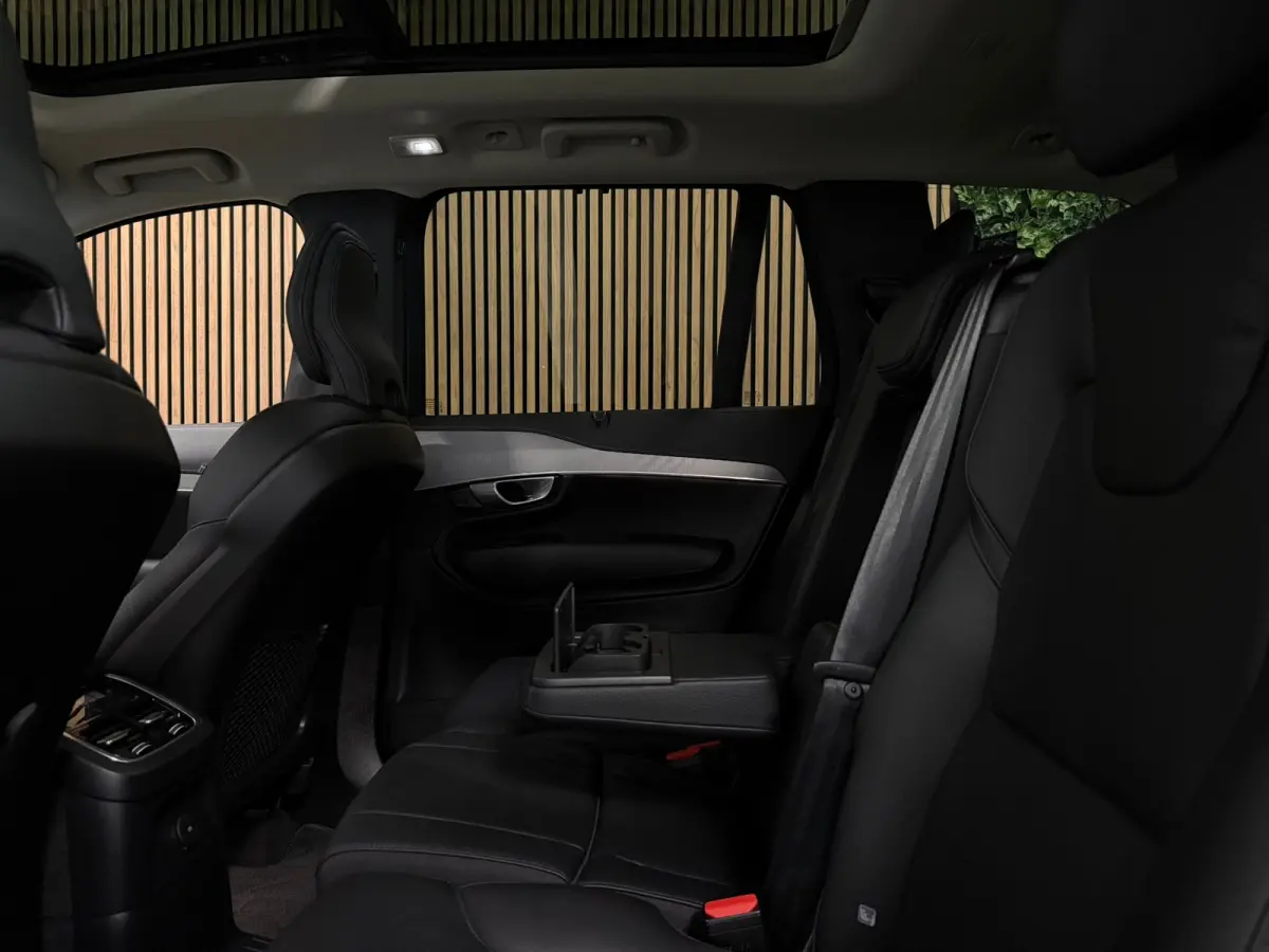 T8 AWD Recharge Plus Dark | 360 Camera | Harman Kardon | 455pk | Crystal White | Adaptieve Cruise Control | Stoelverwarming voor+achter | Stuurwielverwarming | Schuifdak | Full LED Meesturen