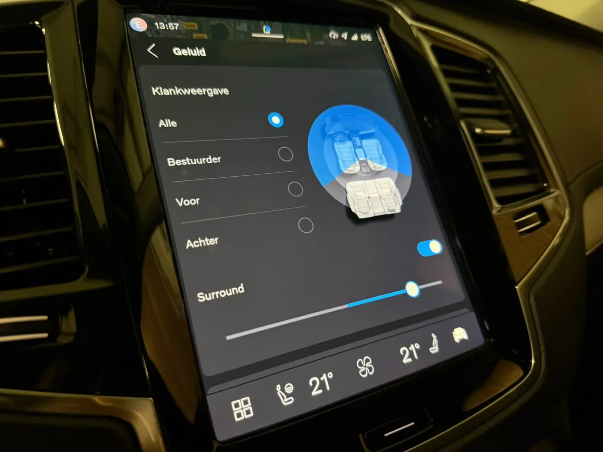 T8 AWD Recharge Plus Dark | 360 Camera | Harman Kardon | 455pk | Crystal White | Adaptieve Cruise Control | Stoelverwarming voor+achter | Stuurwielverwarming | Schuifdak | Full LED Meesturen