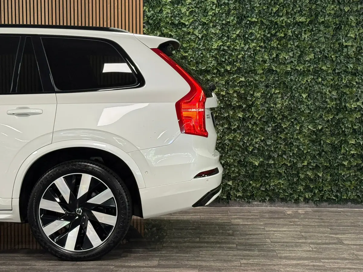 T8 AWD Recharge Plus Dark | 360 Camera | Harman Kardon | 455pk | Crystal White | Adaptieve Cruise Control | Stoelverwarming voor+achter | Stuurwielverwarming | Schuifdak | Full LED Meesturen