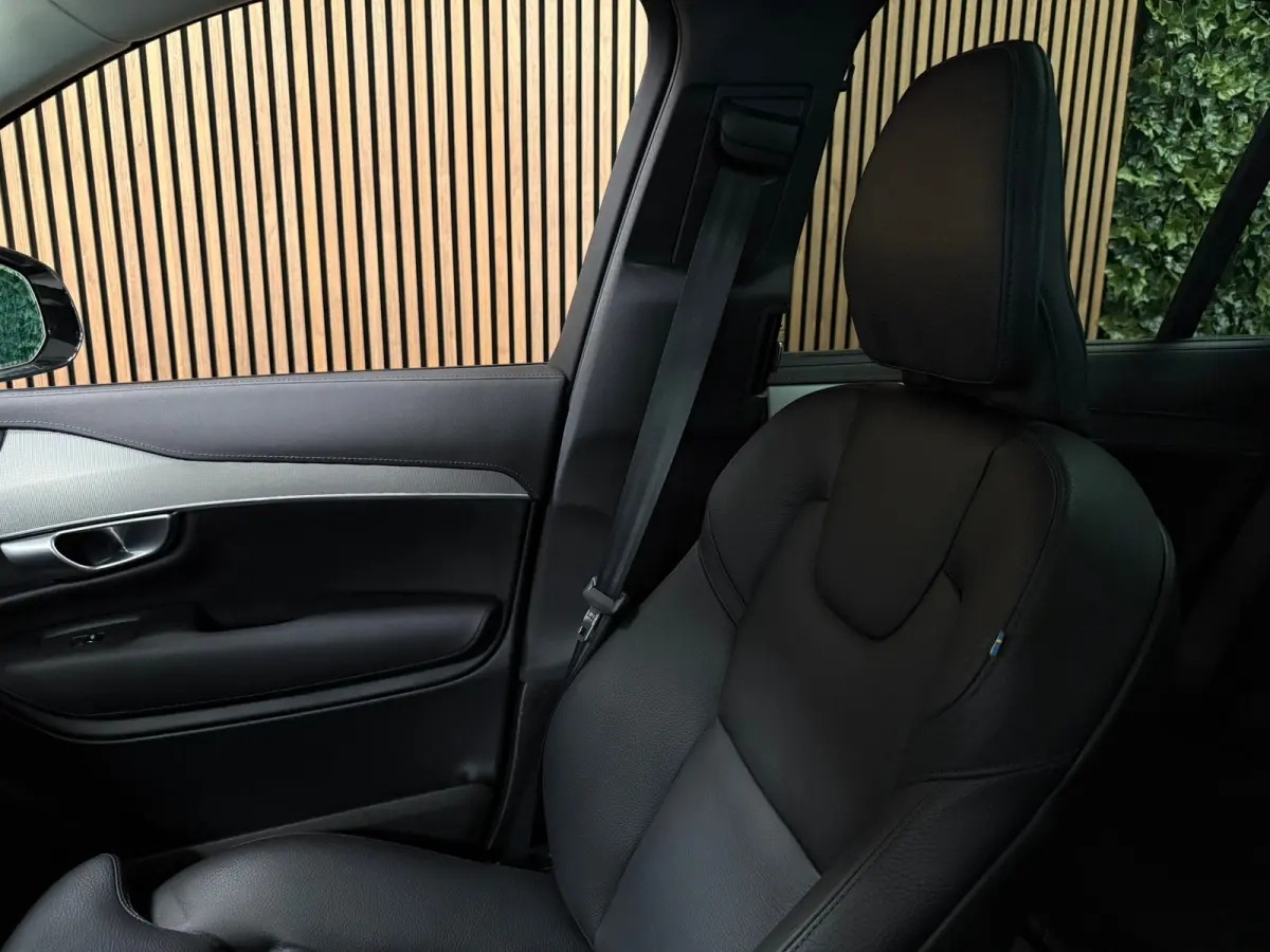 T8 AWD Recharge Plus Dark | 360 Camera | Harman Kardon | 455pk | Crystal White | Adaptieve Cruise Control | Stoelverwarming voor+achter | Stuurwielverwarming | Schuifdak | Full LED Meesturen