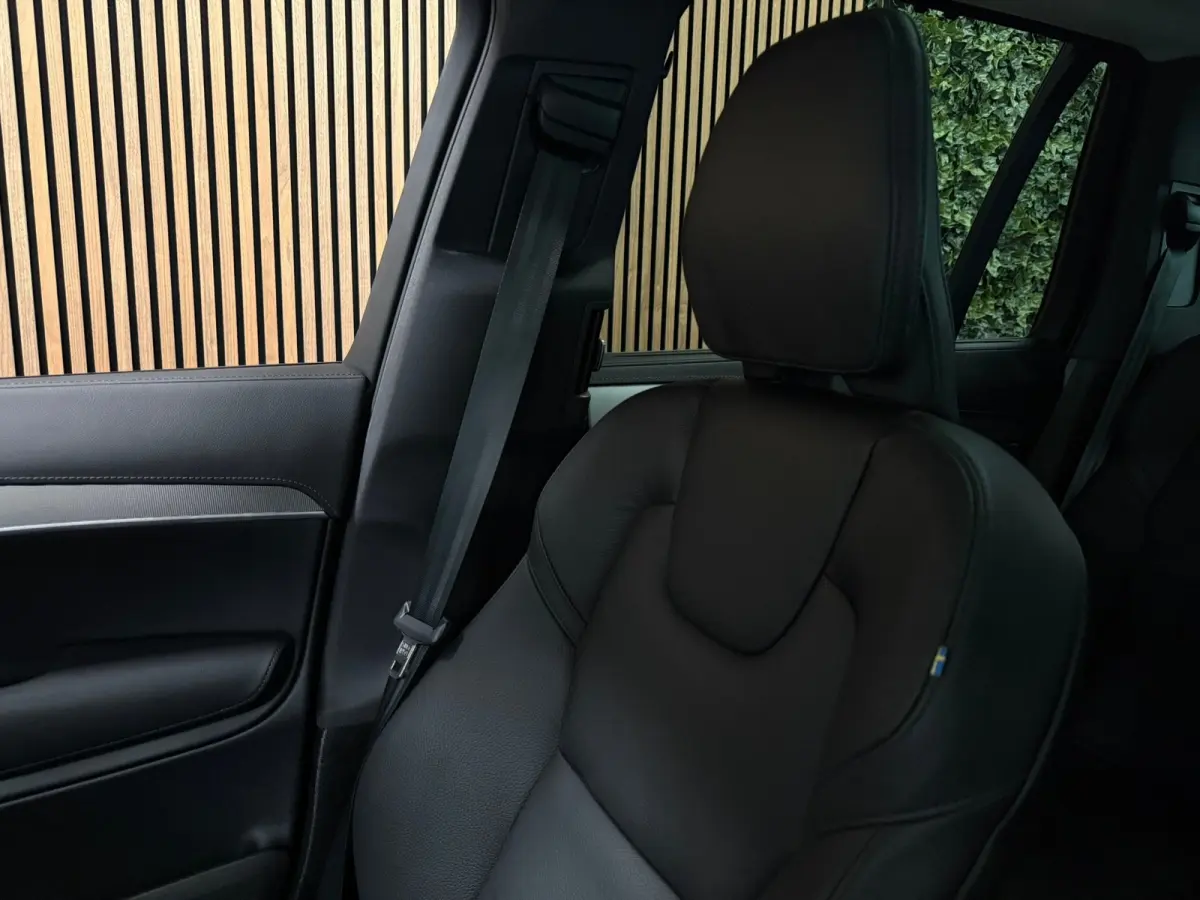 T8 AWD Recharge Plus Dark | 360 Camera | Harman Kardon | 455pk | Crystal White | Adaptieve Cruise Control | Stoelverwarming voor+achter | Stuurwielverwarming | Schuifdak | Full LED Meesturen