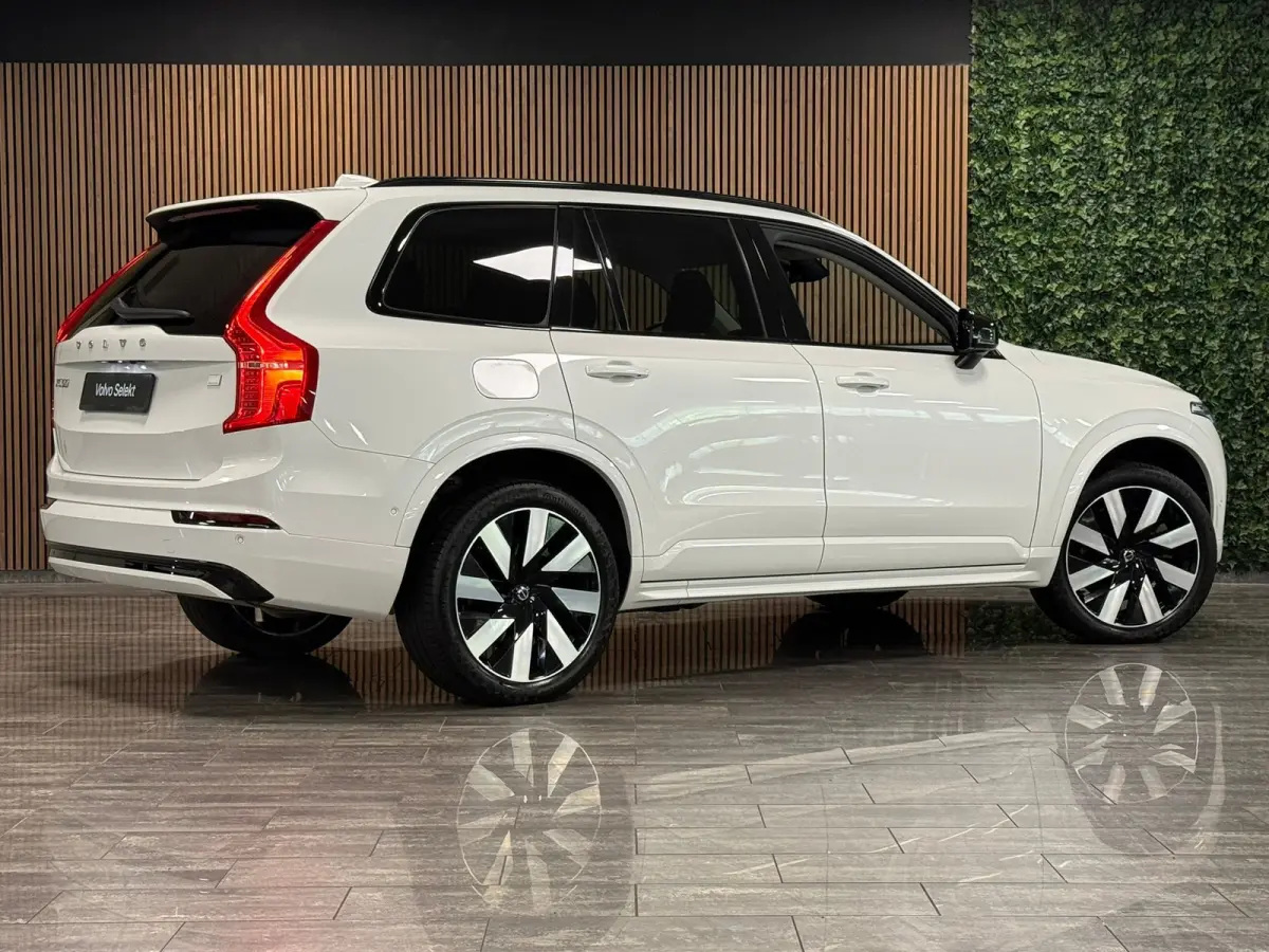 T8 AWD Recharge Plus Dark | 360 Camera | Harman Kardon | 455pk | Crystal White | Adaptieve Cruise Control | Stoelverwarming voor+achter | Stuurwielverwarming | Schuifdak | Full LED Meesturen