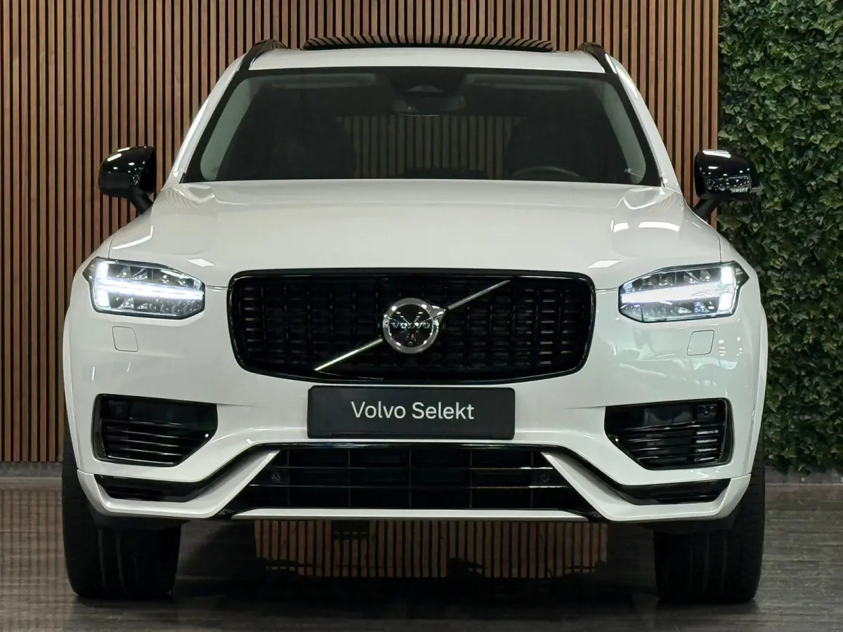 T8 AWD Recharge Plus Dark | 360 Camera | Harman Kardon | 455pk | Crystal White | Adaptieve Cruise Control | Stoelverwarming voor+achter | Stuurwielverwarming | Schuifdak | Full LED Meesturen