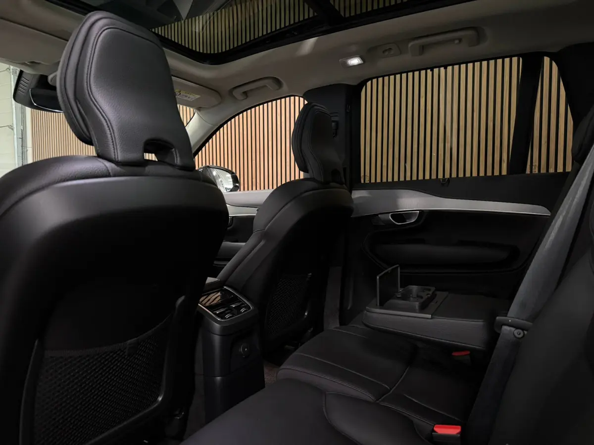 T8 AWD Recharge Plus Dark | 360 Camera | Harman Kardon | 455pk | Crystal White | Adaptieve Cruise Control | Stoelverwarming voor+achter | Stuurwielverwarming | Schuifdak | Full LED Meesturen