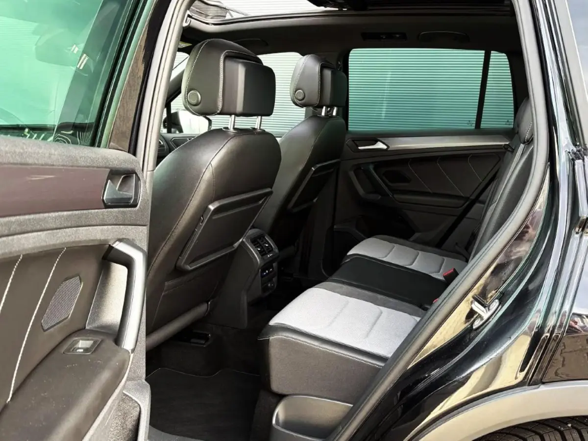 1.5 TSI ACT 150pk DSG Highline Business R | Panoramadak | Trekhaak | Navigatie