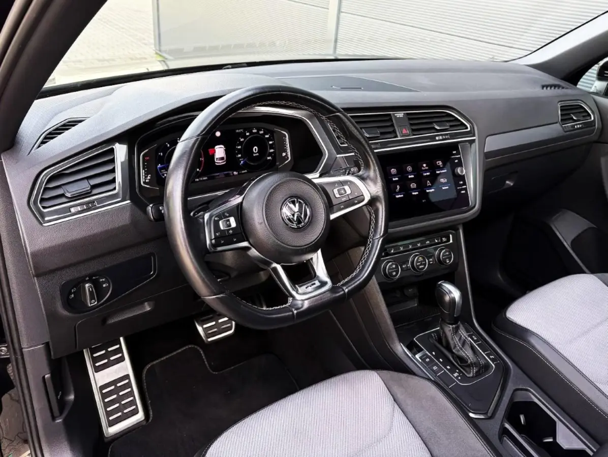 1.5 TSI ACT 150pk DSG Highline Business R | Panoramadak | Trekhaak | Navigatie