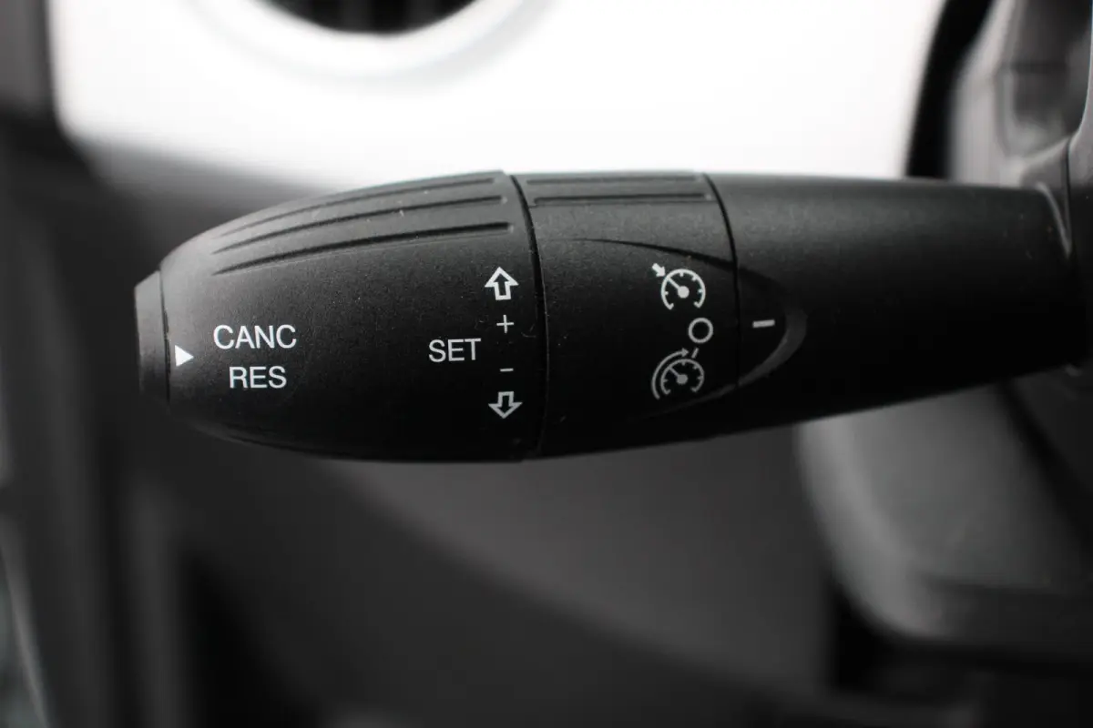1.0 69pk Hybrid Connect Navigatie Apple Carplay/Android Auto Cruise Control Airco Start/Stop Systeem