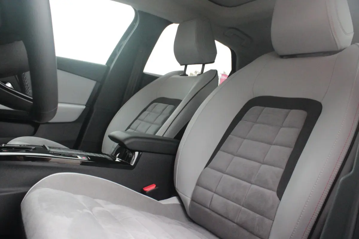 1.2 Hybrid 145PK AUTOMAAT MAX | PANORAMA SCHUIF/KANTEL DAK | PACK TECHNO: (DRAADLOZE TELEFOONLADER, CAMERA VOOR + ACHTER, DRIVE ASSIST 2, ADAPTIVE CRUISE CONTROL MET STOP & GO, MISTLAMPEN VO