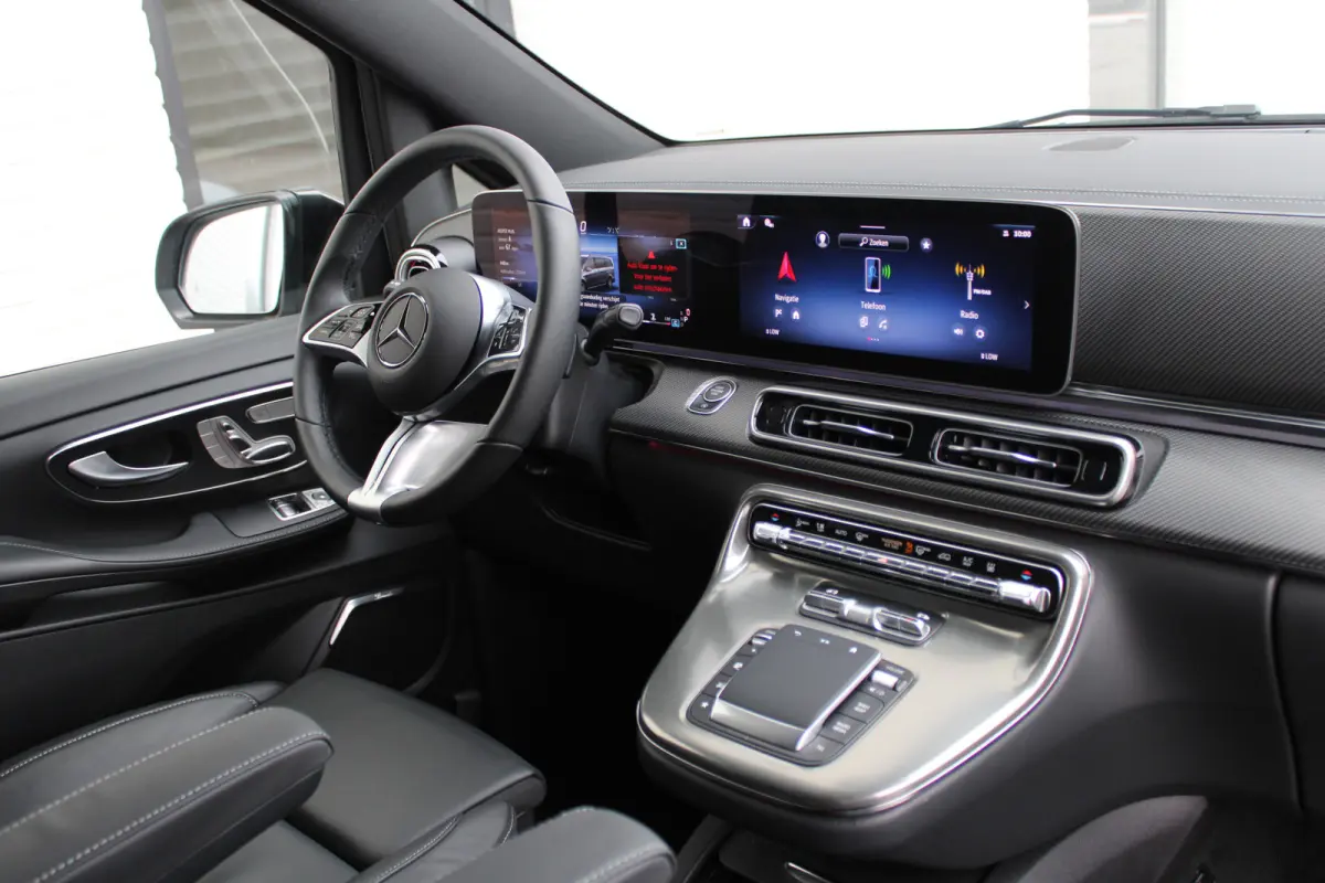 300d / AMG / Exclusive / 7-persoons / Elec Stoelen / Burmester / Nightpakket / Vol Opties / NIEUWSTAAT.