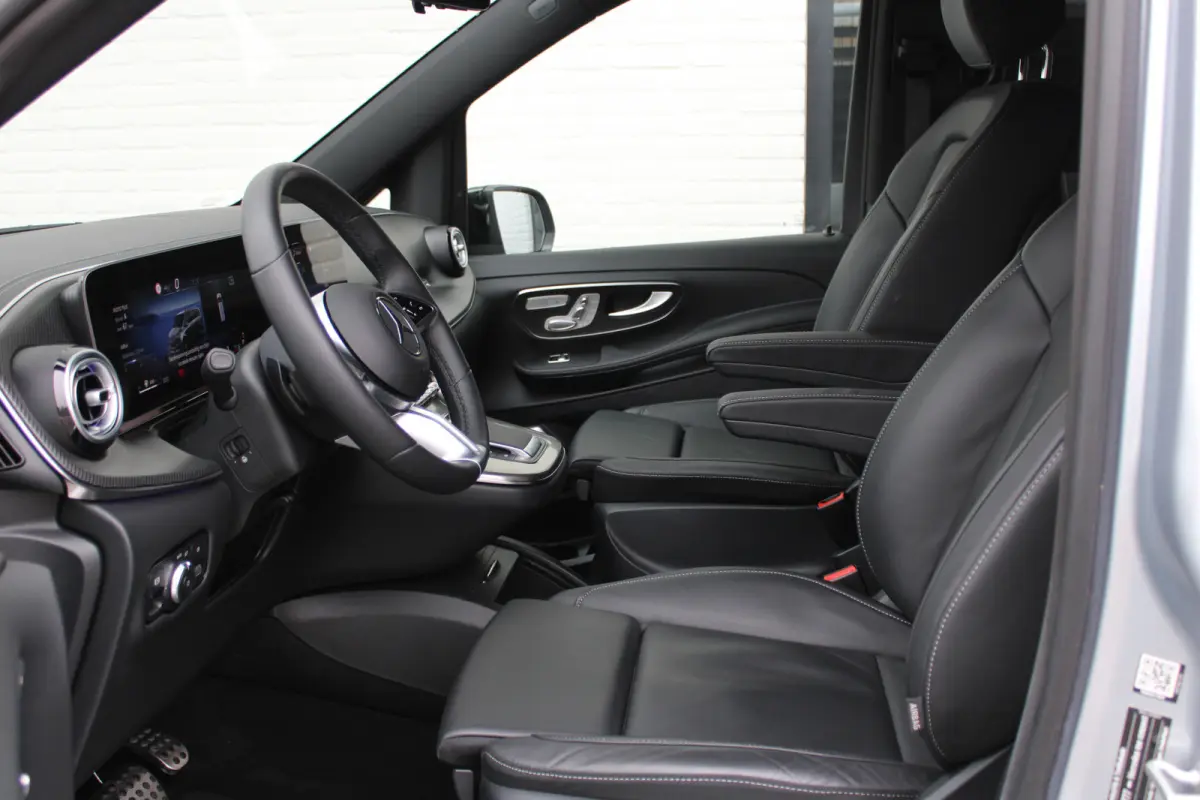 300d / AMG / Exclusive / 7-persoons / Elec Stoelen / Burmester / Nightpakket / Vol Opties / NIEUWSTAAT.