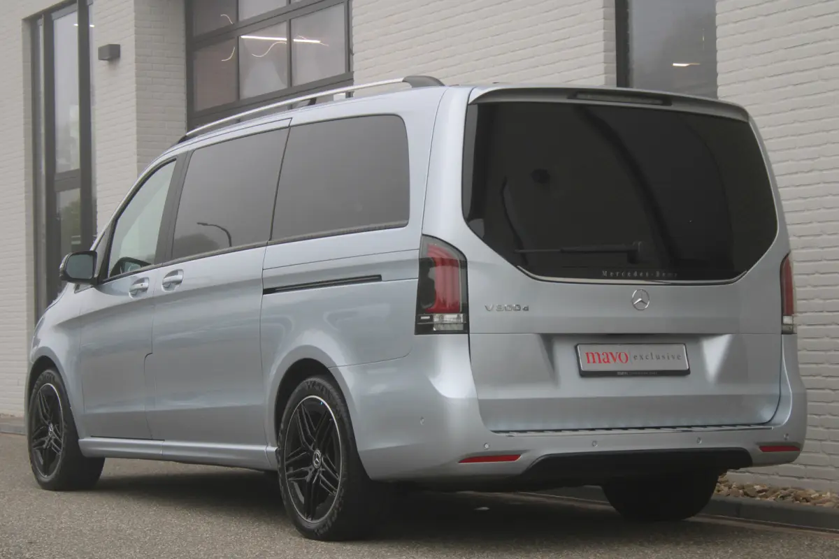 300d / AMG / Exclusive / 7-persoons / Elec Stoelen / Burmester / Nightpakket / Vol Opties / NIEUWSTAAT.