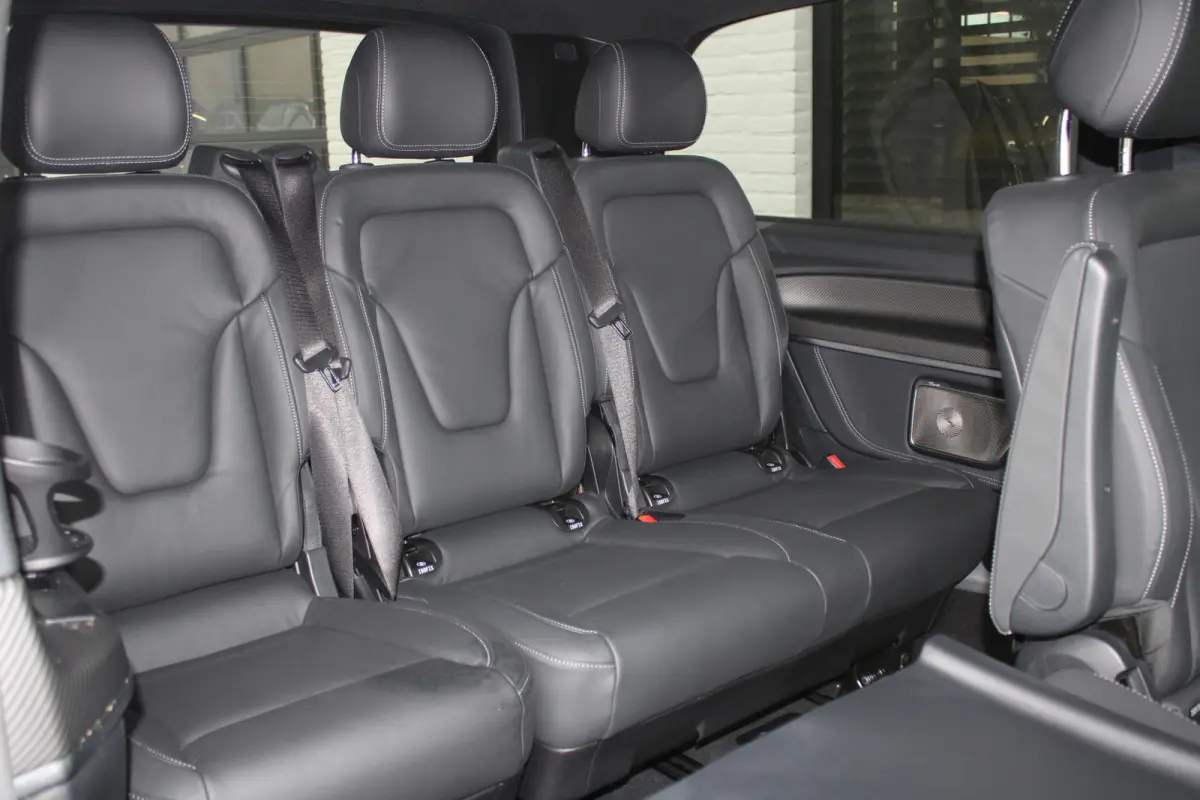 300d / AMG / Exclusive / 7-persoons / Elec Stoelen / Burmester / Nightpakket / Vol Opties / NIEUWSTAAT.
