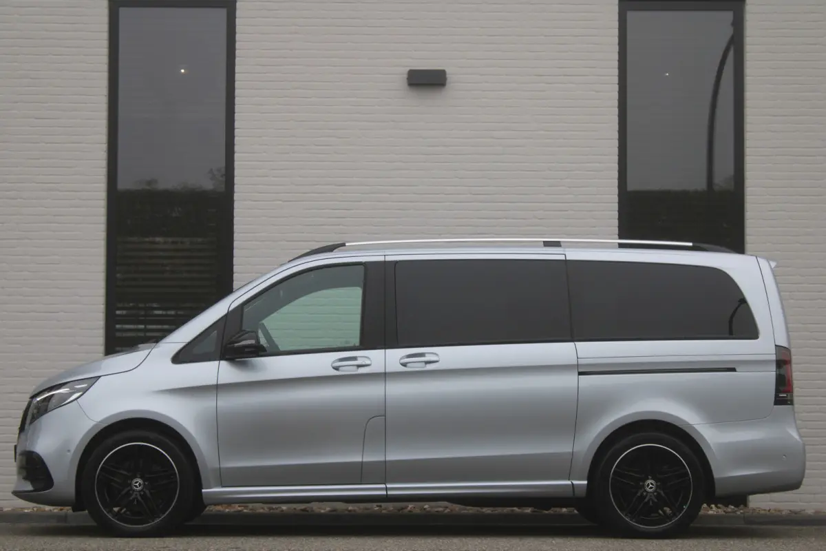 300d / AMG / Exclusive / 7-persoons / Elec Stoelen / Burmester / Nightpakket / Vol Opties / NIEUWSTAAT.