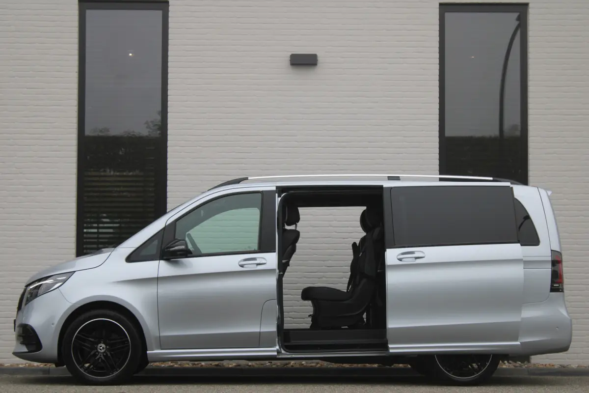 300d / AMG / Exclusive / 7-persoons / Elec Stoelen / Burmester / Nightpakket / Vol Opties / NIEUWSTAAT.