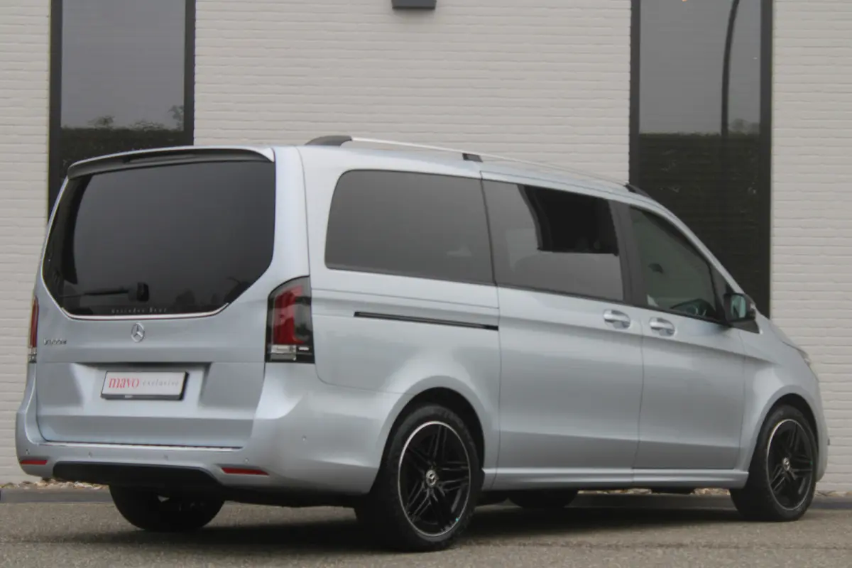 300d / AMG / Exclusive / 7-persoons / Elec Stoelen / Burmester / Nightpakket / Vol Opties / NIEUWSTAAT.
