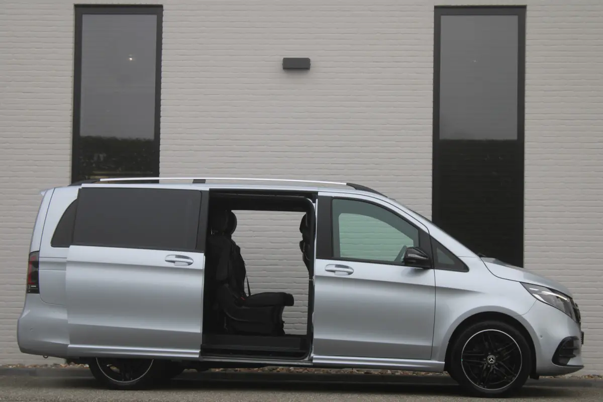 300d / AMG / Exclusive / 7-persoons / Elec Stoelen / Burmester / Nightpakket / Vol Opties / NIEUWSTAAT.