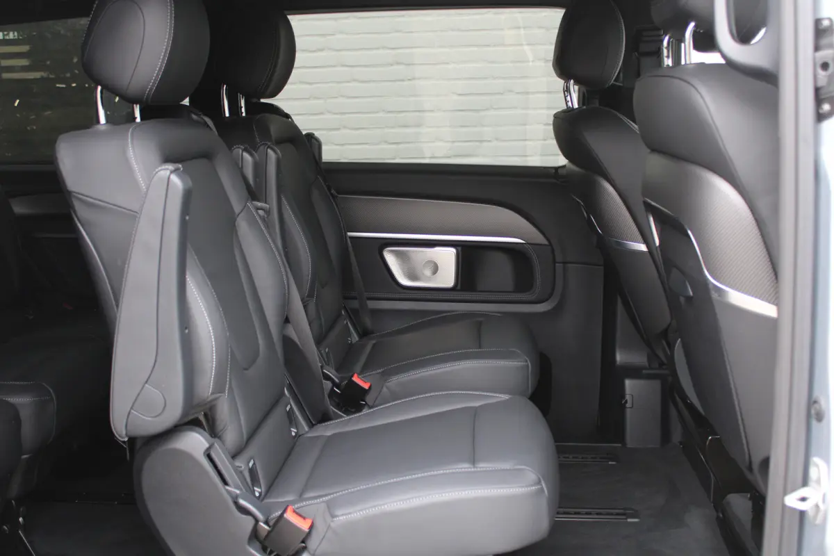 300d / AMG / Exclusive / 7-persoons / Elec Stoelen / Burmester / Nightpakket / Vol Opties / NIEUWSTAAT.