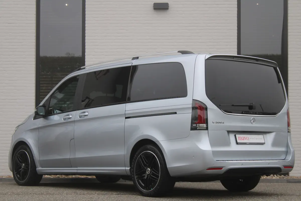 300d / AMG / Exclusive / 7-persoons / Elec Stoelen / Burmester / Nightpakket / Vol Opties / NIEUWSTAAT.