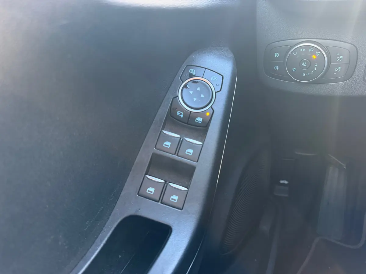 1.0 EcoBoost ST-Line - Solar Silver - Winterpakket/Virtual/Carplay - 1e eigenaar