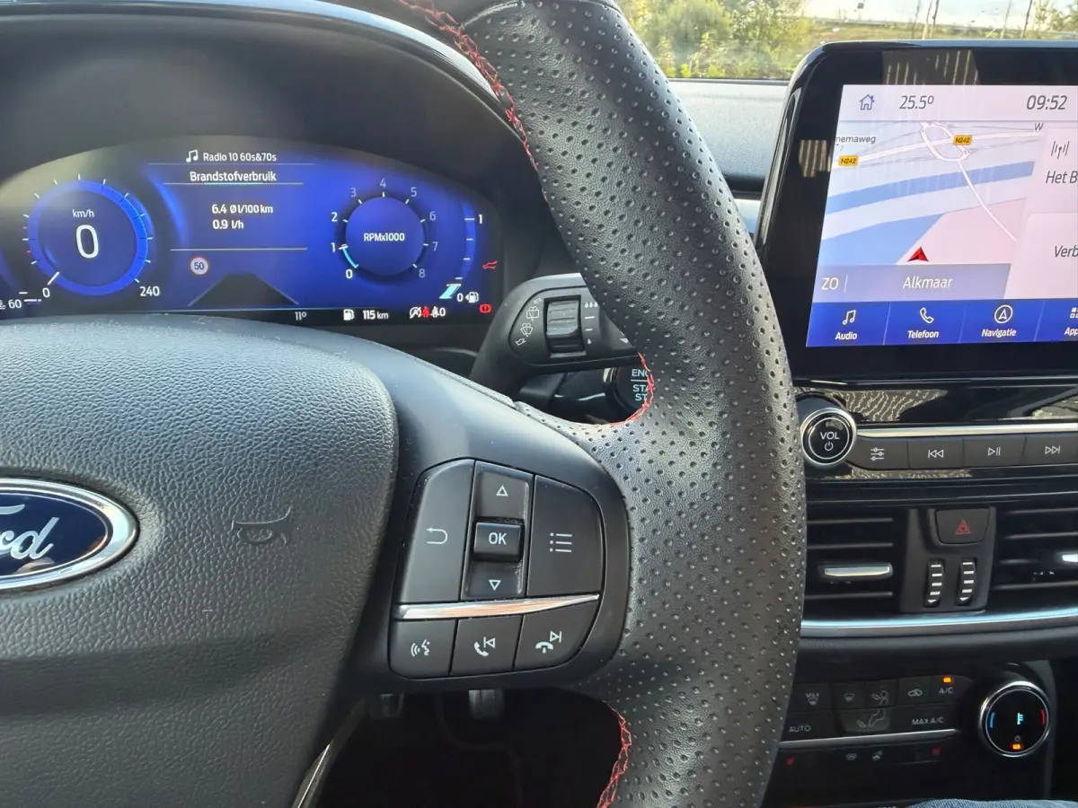 1.0 EcoBoost ST-Line - Solar Silver - Winterpakket/Virtual/Carplay - 1e eigenaar