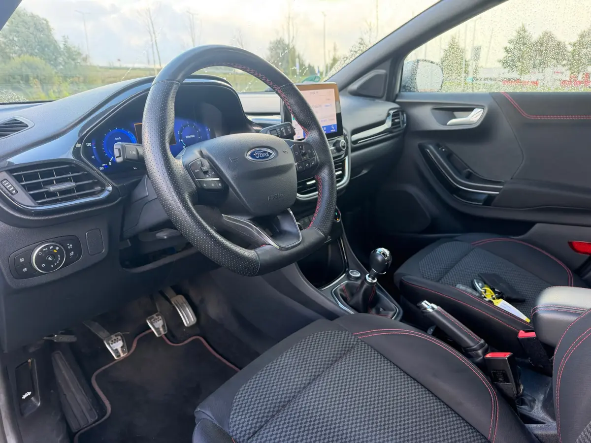 1.0 EcoBoost ST-Line - Solar Silver - Winterpakket/Virtual/Carplay - 1e eigenaar