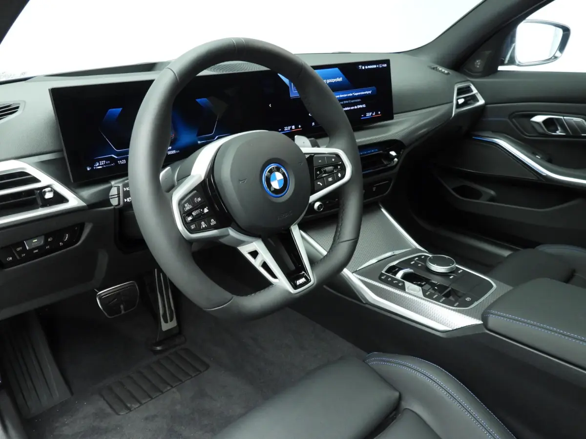 330e | M Sportpakket Pro | Innovation Pack | Comfort Pack | Panoramadak | Harman Kardon | Trekhaak | Driving Assistant Profesional |