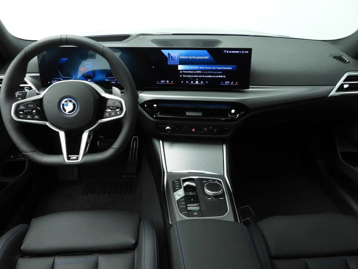 330e | M Sportpakket Pro | Innovation Pack | Comfort Pack | Panoramadak | Harman Kardon | Trekhaak | Driving Assistant Profesional |