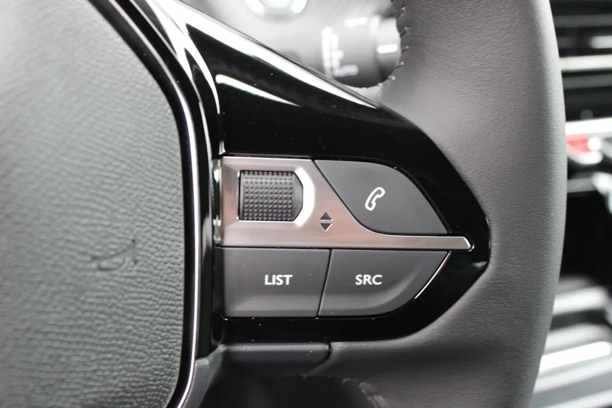 Allure | Active Safety Brake met camera en radar (automatisch noodremsysteem) met Distance Alert (waarschuwing dreigende aanrijding) | Advanced Active Safety Brake met camera en radar | Clim
