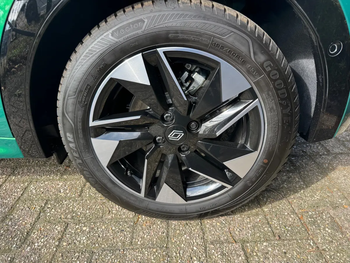 1.8 Full-Hybrid 160 techno,Navigatie,Safety pakket,Adap.Cruise,360Camera,4Season banden