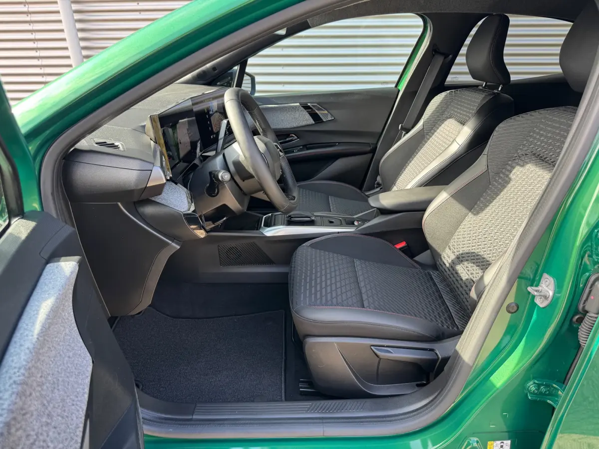 1.8 Full-Hybrid 160 techno,Navigatie,Safety pakket,Adap.Cruise,360Camera,4Season banden
