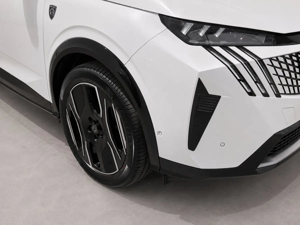GT Exclusive | Elektrische parkeerrem | Extra getinte achterste zijruiten en achterruit