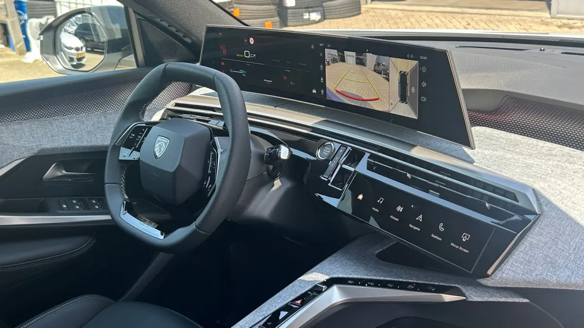 GT Exclusive | Elektrische parkeerrem | Extra getinte achterste zijruiten en achterruit