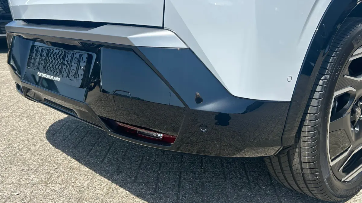 GT Exclusive | Elektrische parkeerrem | Extra getinte achterste zijruiten en achterruit