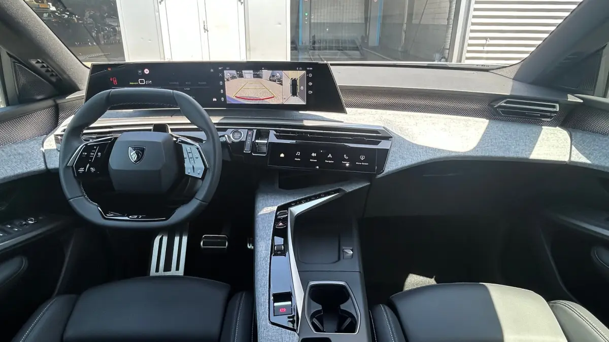 GT Exclusive | Elektrische parkeerrem | Extra getinte achterste zijruiten en achterruit