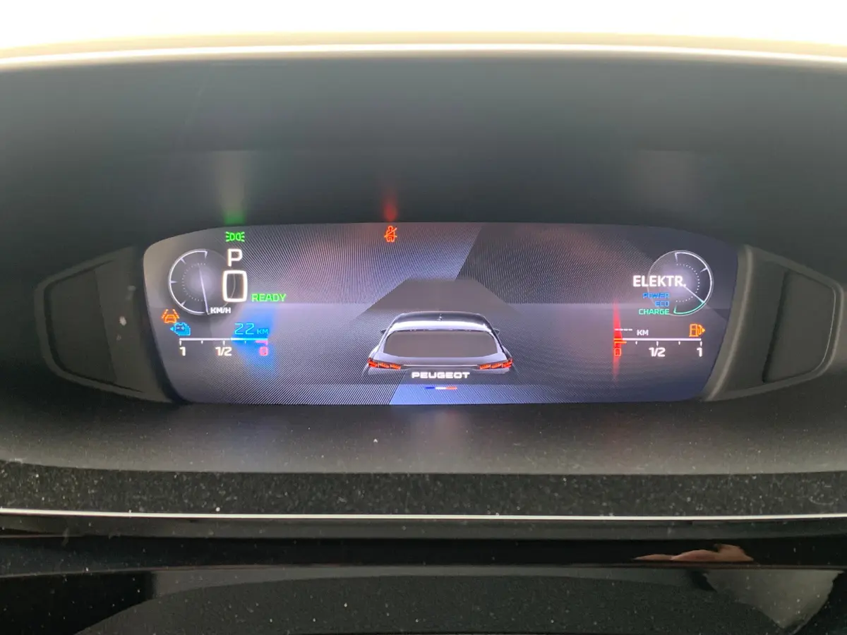Allure | 17" lichtmetalen velgen 'HALONG' | Achteruitrijcamera 180° (Visiopark 1) | Autonomous Emergency Braking d.m.v. radar i.p.v. camera