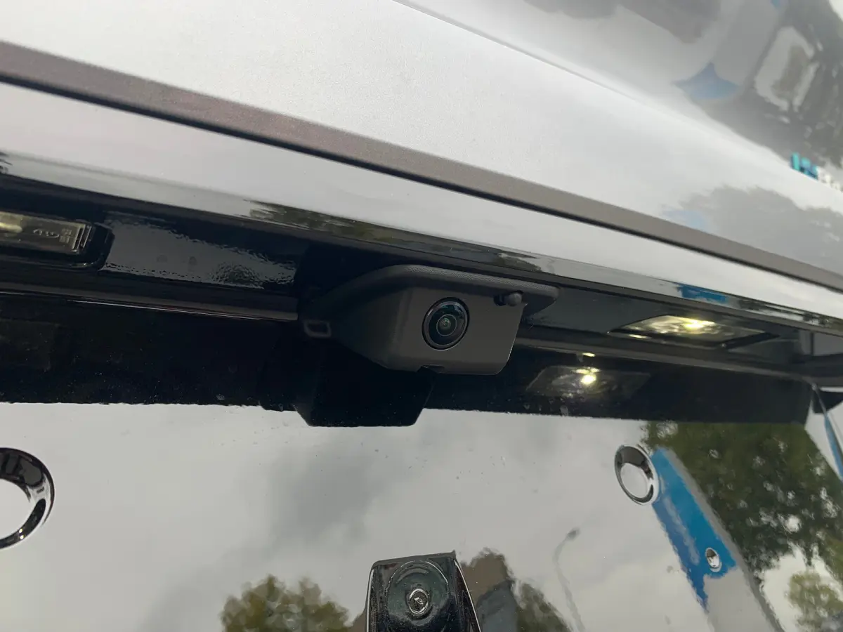 Allure | 17" lichtmetalen velgen 'HALONG' | Achteruitrijcamera 180° (Visiopark 1) | Autonomous Emergency Braking d.m.v. radar i.p.v. camera
