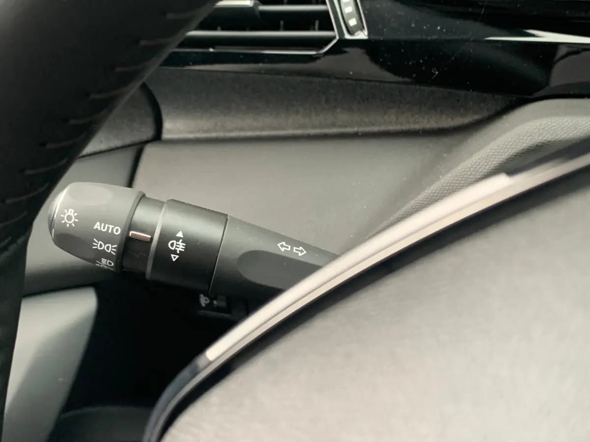 Allure | 17" lichtmetalen velgen 'HALONG' | Achteruitrijcamera 180° (Visiopark 1) | Autonomous Emergency Braking d.m.v. radar i.p.v. camera