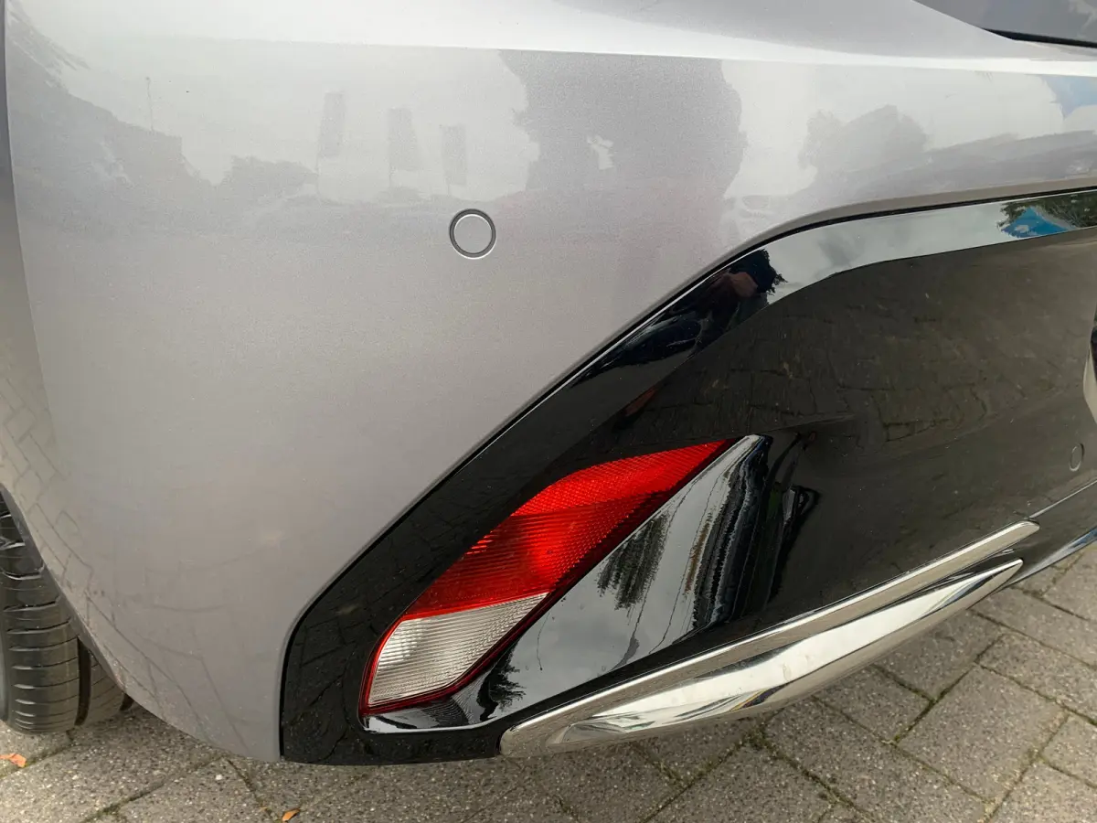 Allure | 17" lichtmetalen velgen 'HALONG' | Achteruitrijcamera 180° (Visiopark 1) | Autonomous Emergency Braking d.m.v. radar i.p.v. camera