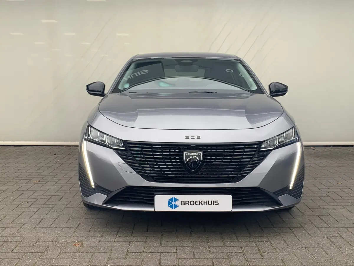 Allure | 17" lichtmetalen velgen 'HALONG' | Achteruitrijcamera 180° (Visiopark 1) | Autonomous Emergency Braking d.m.v. radar i.p.v. camera