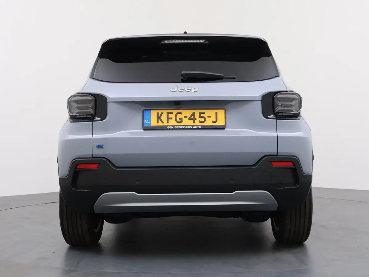 Summit 54Kwh | 10,25 inch digitaal configureerbaar instrumentenpaneel | 10,25" Infotainment met draadloos Apple Carplay en Android Auto | 18" Diamond Cut lichtmetalen velgen