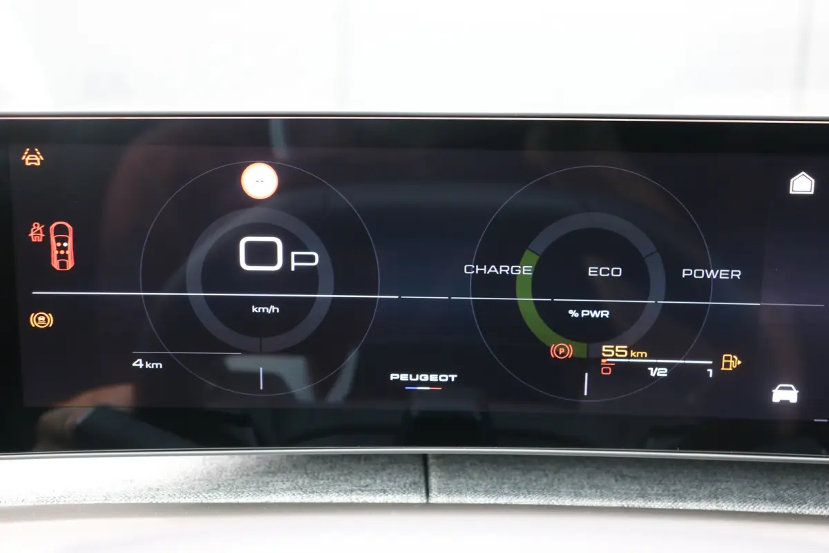 GT Exclusive | Adaptieve cruise control met Stop&Go functie | Elektrische parkeerrem | Extra getinte achterste zijruiten en achterruit
