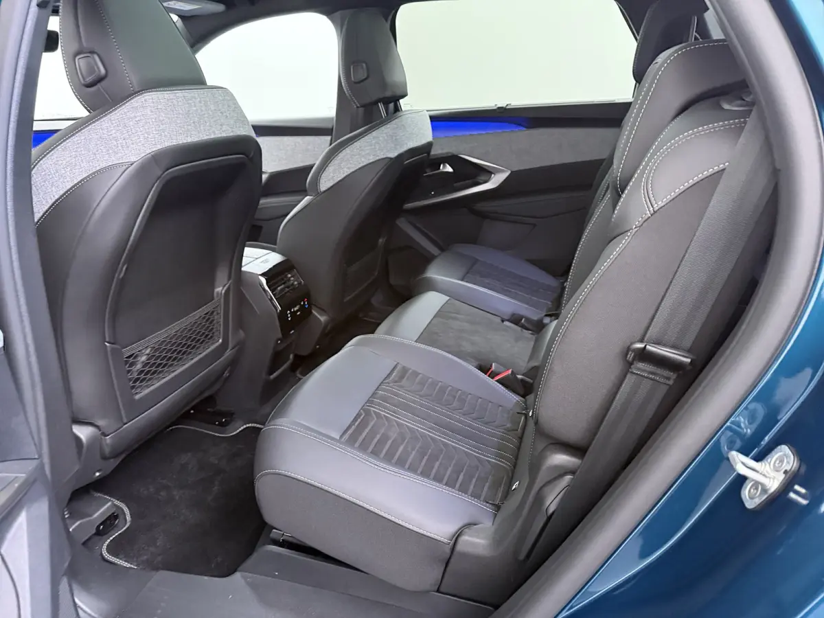 | Demo Deal | GT | Adaptieve cruise control met Stop&Go functie | Panoramisch schuifdak Pack | Verwarmbare voorstoelen