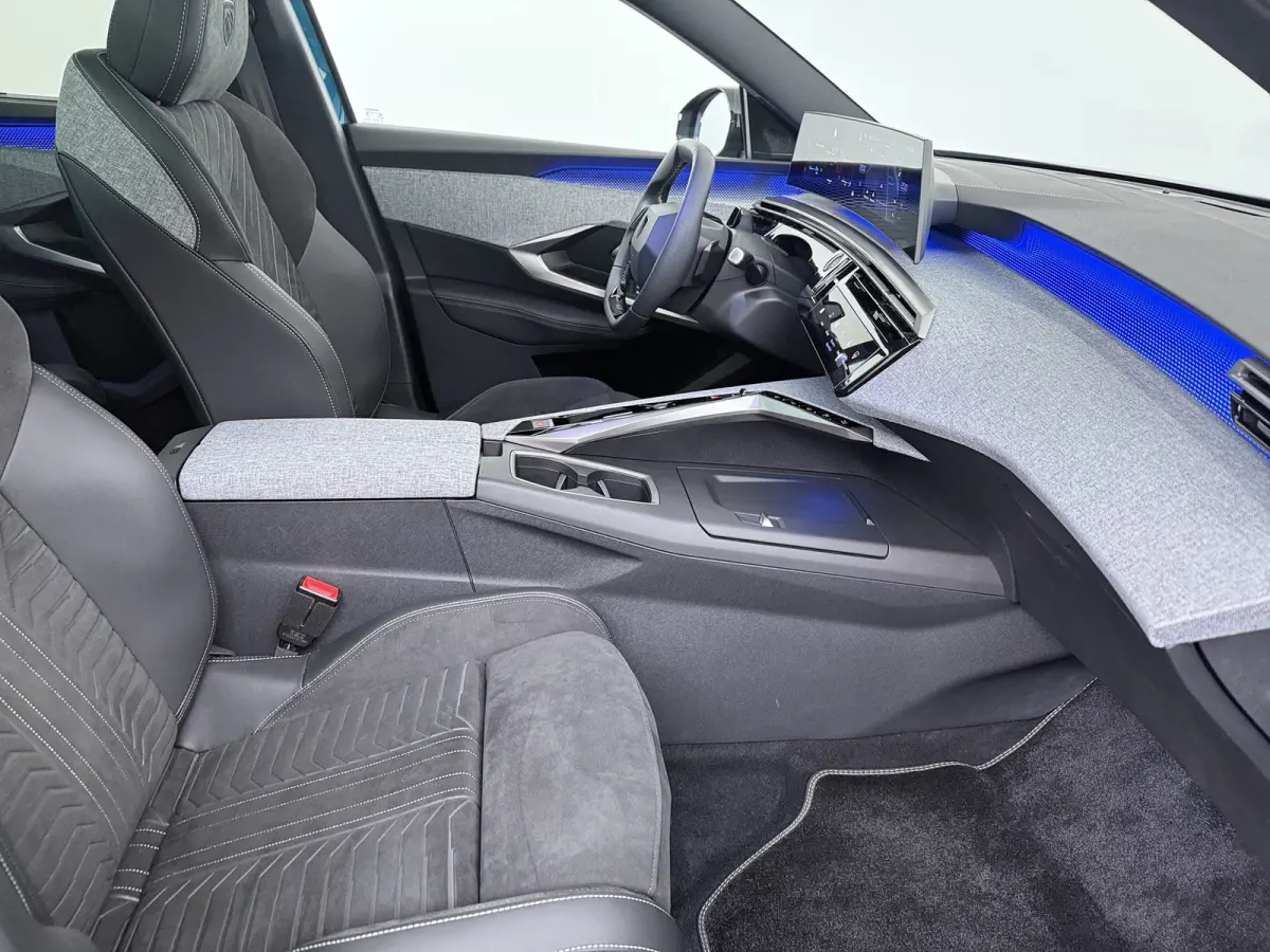 | Demo Deal | GT | Adaptieve cruise control met Stop&Go functie | Panoramisch schuifdak Pack | Verwarmbare voorstoelen