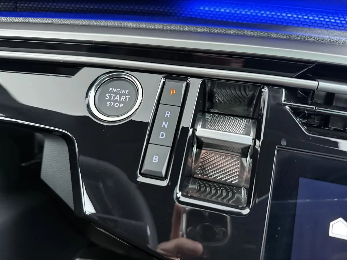 | Demo Deal | GT | Adaptieve cruise control met Stop&Go functie | Panoramisch schuifdak Pack | Verwarmbare voorstoelen